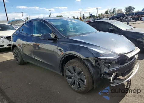 2025 Tesla Model Y z USA, uszkodzony, nr VIN 7SAYGDED7SF314012